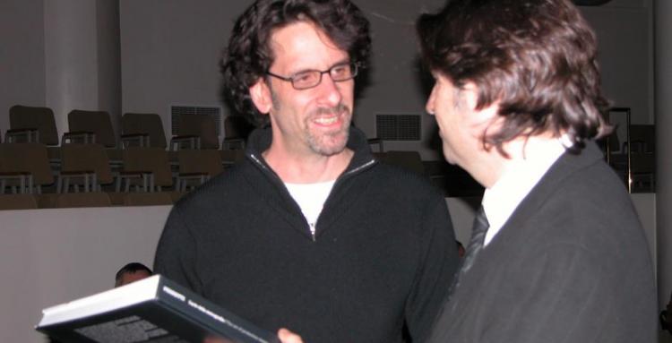 New York  2005, Guggenheim Museum. Con il regista Premio Oscar Joel Coen durante l'evento dedicato dal Guggenheim allo scenografo Dante Ferretti